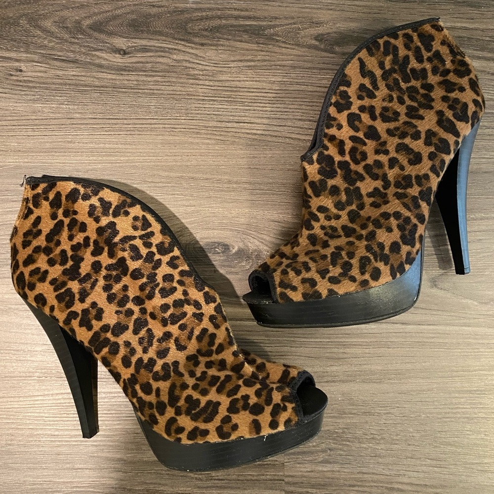 Bamboo Peeptop Animal Print Heels Size 9